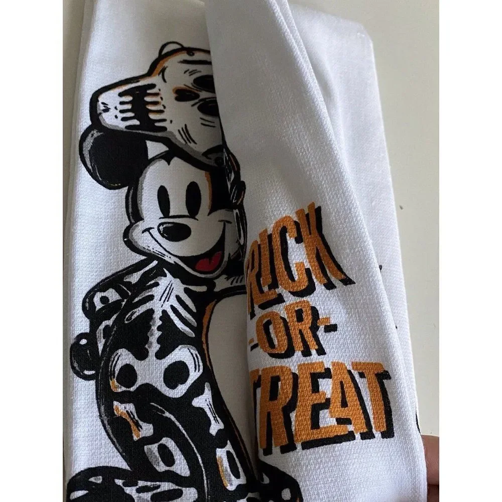 2 Pk Disney Halloween Kitchen Towels Mickey Mouse Trick Treat‎ Skeleton Costume